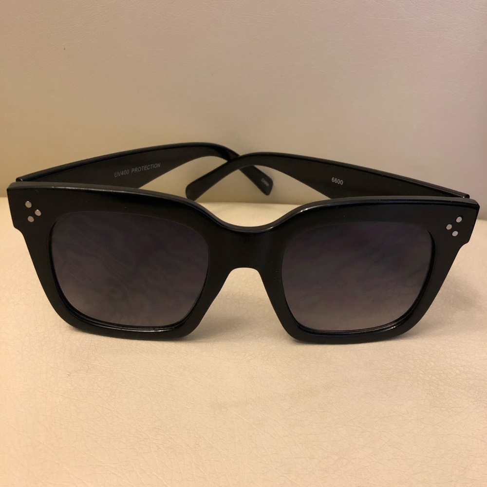 Black Cat Eye Sunglasses Seen on Kim Kardashian